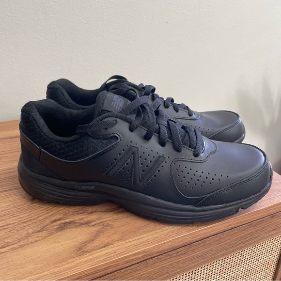 New Balance Men's sneaker cushioning comfort  Mw411 Bk2 size 9.5 - Picture 1 of 6